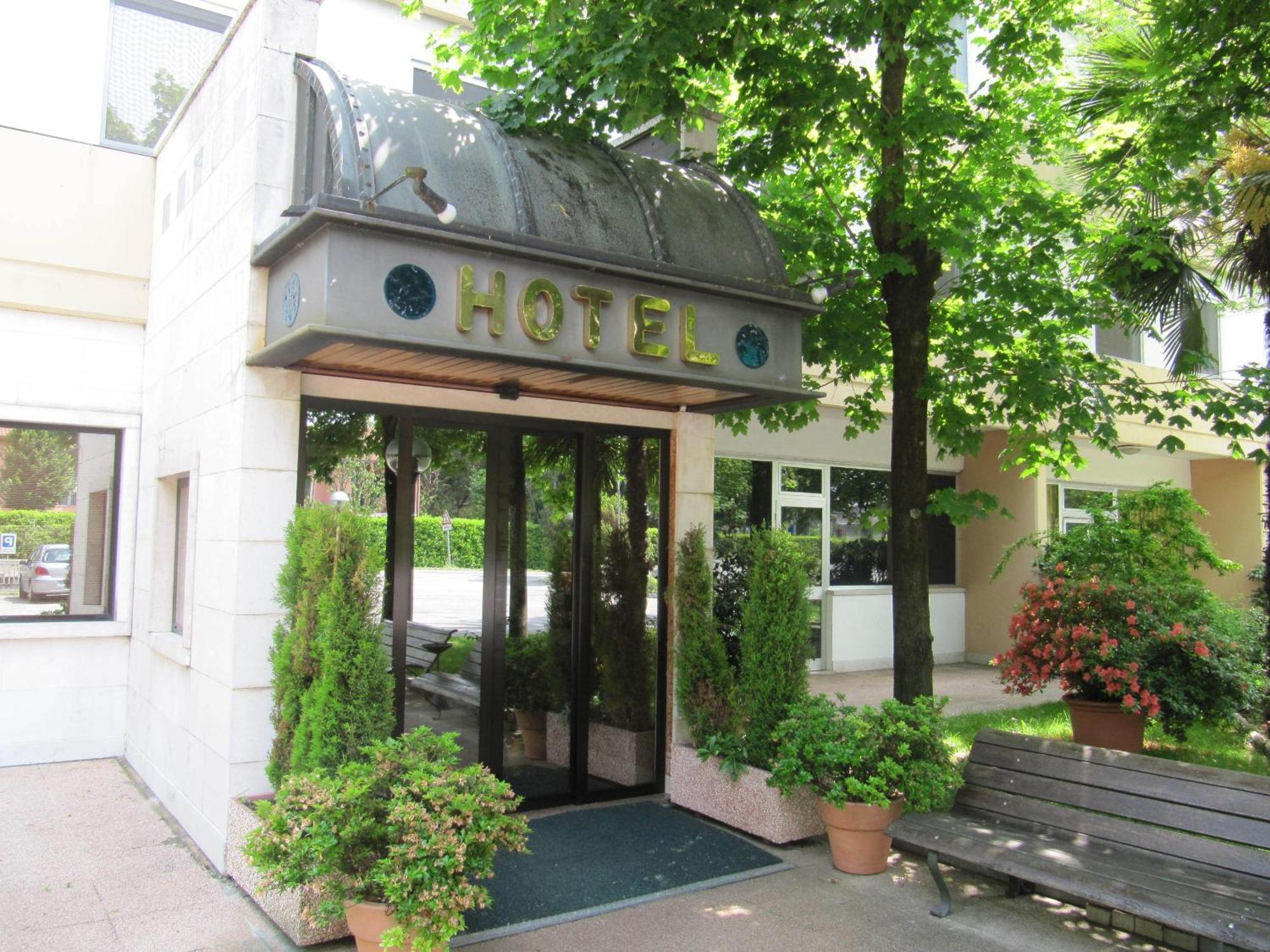 Hotel Garden Noale Exterior photo